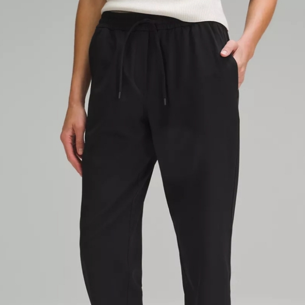 Lululemon tapered-leg mid-rise 7/8 pant *luxtreme